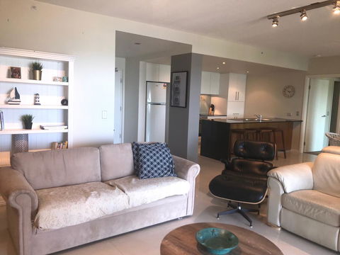 Proximity Waterfront Apartments - Accommodation Main Beach 5