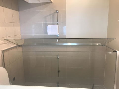 Proximity Waterfront Apartments - Accommodation Main Beach 10