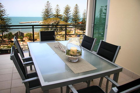 Proximity Waterfront Apartments - Accommodation Main Beach 35