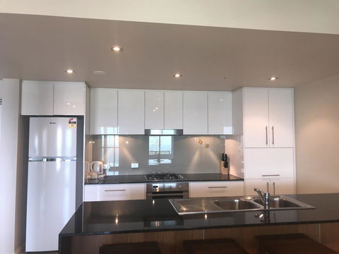 Proximity Waterfront Apartments - Accommodation Main Beach 7