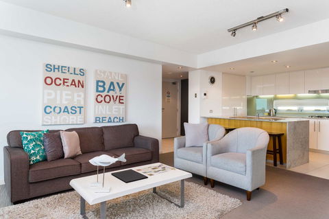 Proximity Waterfront Apartments - Accommodation Main Beach 32