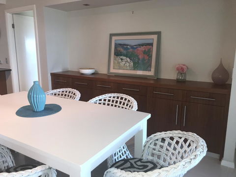 Proximity Waterfront Apartments - Accommodation Main Beach 8