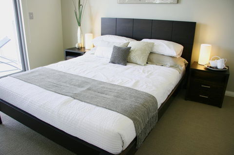 Proximity Waterfront Apartments - Accommodation Main Beach 36