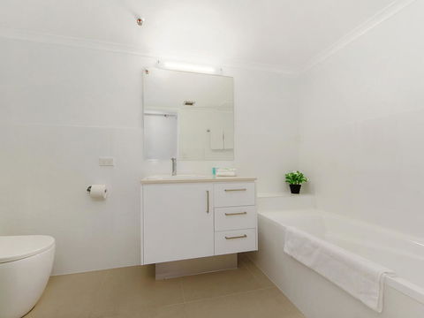 Sunbird Beach Resort Main Beach - Accommodation Main Beach 31