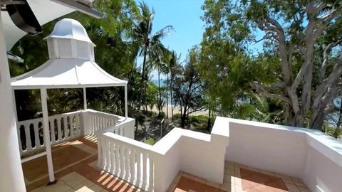Sarayi Boutique Hotel - Accommodation Main Beach 34