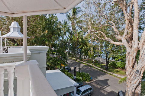 Sarayi Boutique Hotel - Accommodation Main Beach 30
