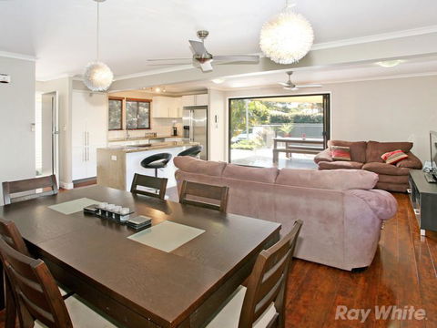 Beach House On Jones Parade, Central Coolum Beach - Accommodation Main Beach 6