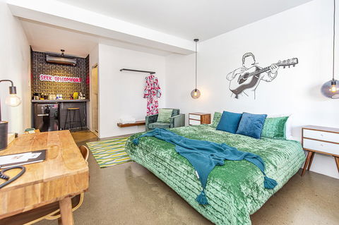 The Pink Hotel Coolangatta - Accommodation Main Beach 27