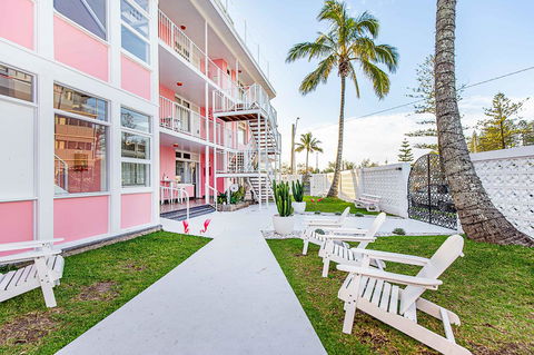 The Pink Hotel Coolangatta - Accommodation Main Beach 2