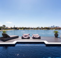 Rumrunner Resort - Accommodation Main Beach