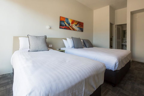 Nightcap At Emerald Star Hotel - Accommodation Main Beach 1