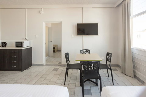 Nightcap At Emerald Star Hotel - Accommodation Main Beach 29