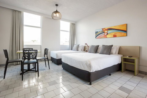 Nightcap At Emerald Star Hotel - Accommodation Main Beach 3