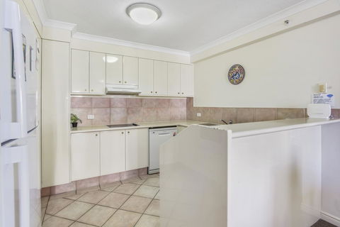 APR Private SUITES MOROC By The Beach - Accommodation Main Beach 22