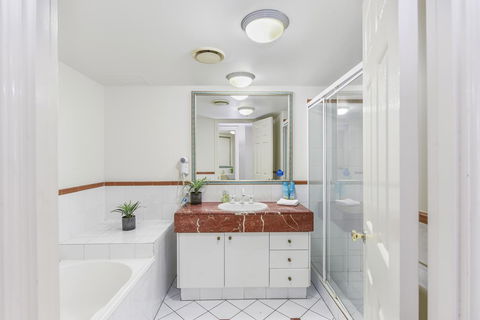 APR Private SUITES MOROC By The Beach - Accommodation Main Beach 28