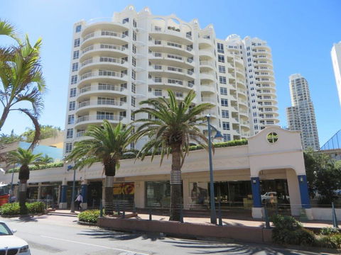 APR Private SUITES MOROC By The Beach - Accommodation Main Beach 9