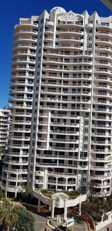 APR Private SUITES MOROC By The Beach - Accommodation Main Beach 8