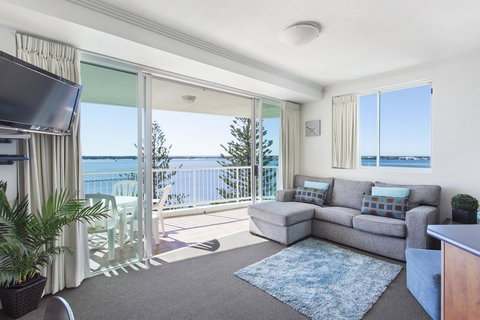 Crystal Bay On The Broadwater - Accommodation Main Beach 17