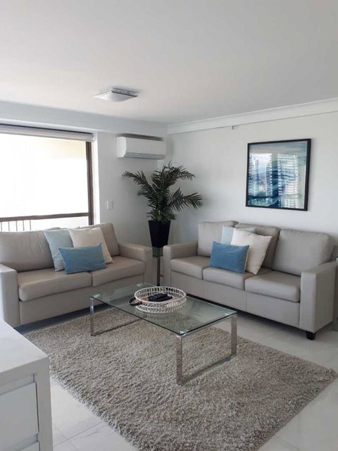 De Ville Apartments - Accommodation Main Beach 43