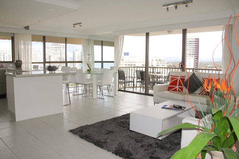 De Ville Apartments - Accommodation Main Beach 14