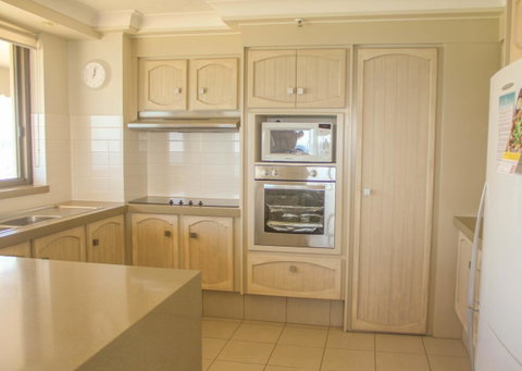 De Ville Apartments - Accommodation Main Beach 11