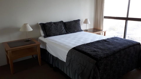 De Ville Apartments - Accommodation Main Beach 7