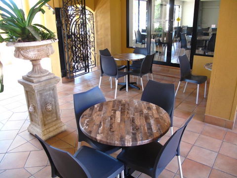 Palm Royale Cairns - Accommodation Main Beach 12