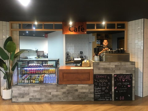 Woodroffe Hotel - Accommodation Main Beach 3