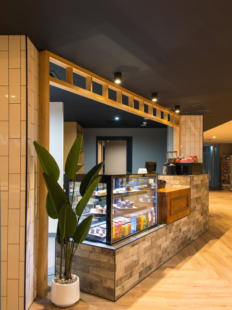 Woodroffe Hotel - Accommodation Main Beach 21