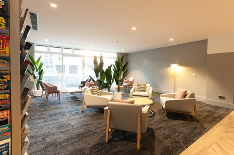 Woodroffe Hotel - Accommodation Main Beach 26