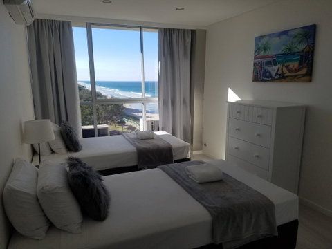 Golden Sands On The Beach - Absolute Beachfront Apartments - Accommodation Main Beach 41