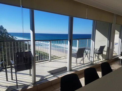 Golden Sands On The Beach - Absolute Beachfront Apartments - Accommodation Main Beach 32