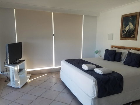 Golden Sands On The Beach - Absolute Beachfront Apartments - Accommodation Main Beach 33