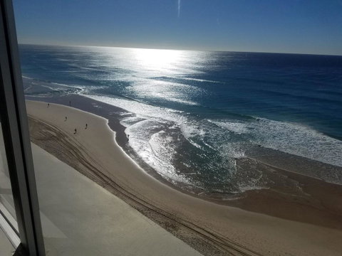 Golden Sands On The Beach - Absolute Beachfront Apartments - Accommodation Main Beach 25