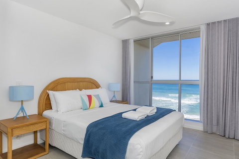 Golden Sands On The Beach - Absolute Beachfront Apartments - Accommodation Main Beach 17