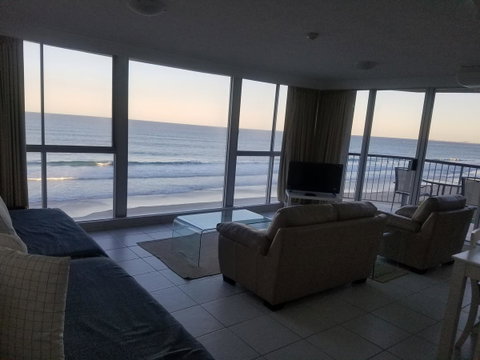 Golden Sands On The Beach - Absolute Beachfront Apartments - Accommodation Main Beach 27