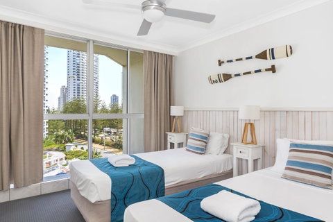 Golden Sands On The Beach - Absolute Beachfront Apartments - Accommodation Main Beach 9