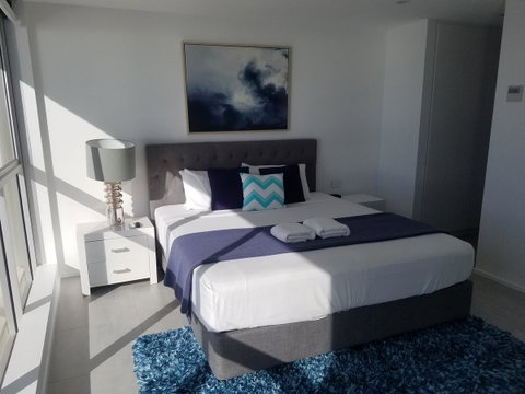 Golden Sands On The Beach - Absolute Beachfront Apartments - Accommodation Main Beach 11
