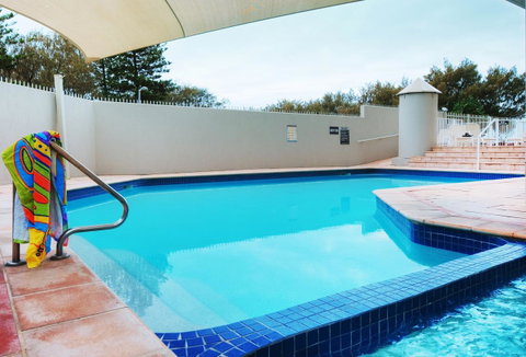 Golden Sands On The Beach - Absolute Beachfront Apartments - Accommodation Main Beach 14