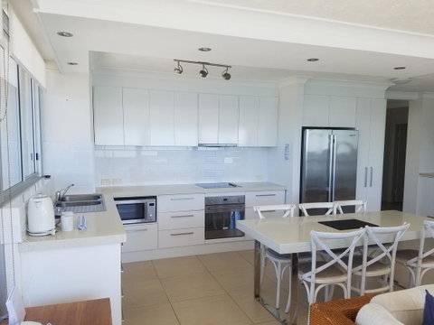 Golden Sands On The Beach - Absolute Beachfront Apartments - Accommodation Main Beach 38