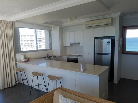 Golden Sands On The Beach - Absolute Beachfront Apartments - Accommodation Main Beach 24