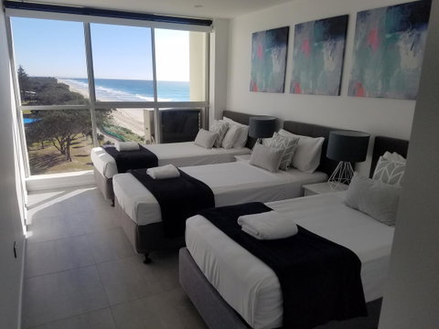 Golden Sands On The Beach - Absolute Beachfront Apartments - Accommodation Main Beach 12