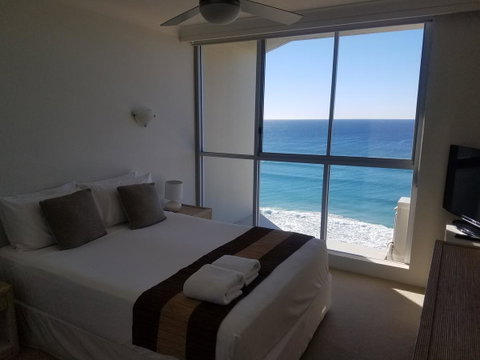 Golden Sands On The Beach - Absolute Beachfront Apartments - Accommodation Main Beach 29
