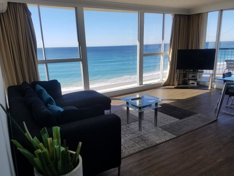 Golden Sands On The Beach - Absolute Beachfront Apartments - Accommodation Main Beach 40