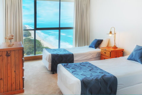 Golden Sands On The Beach - Absolute Beachfront Apartments - Accommodation Main Beach 18
