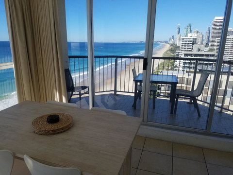 Golden Sands On The Beach - Absolute Beachfront Apartments - Accommodation Main Beach 39