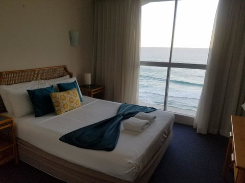 Golden Sands On The Beach - Absolute Beachfront Apartments - Accommodation Main Beach 26