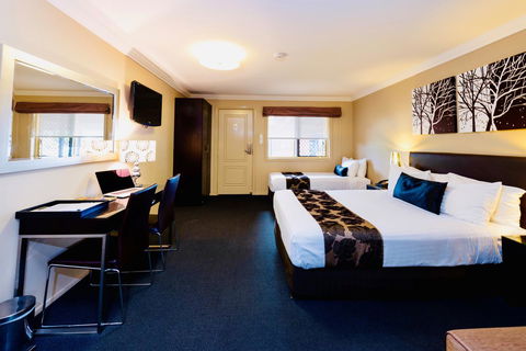 Ambassador On Ruthven - Accommodation Main Beach 22