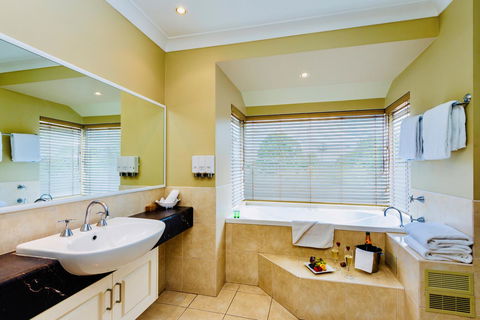 Ambassador On Ruthven - Accommodation Main Beach 21