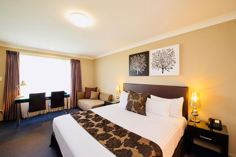 Ambassador On Ruthven - Accommodation Main Beach 0